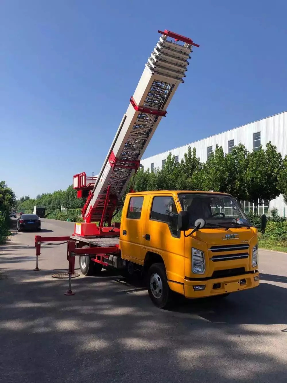 湖滨附近的云梯车出租服务：轻松解决高空作业需求